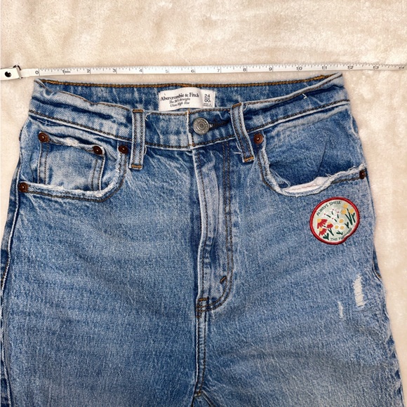 Abercrombie & Fitch High Rise Distressed Patch Straight Leg Denim Jeans Size 24 - Picture 11 of 13